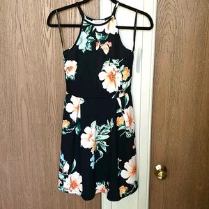 Junior Black floral Dress, size S